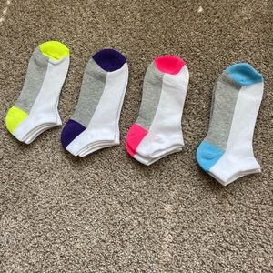 4 pairs of socks